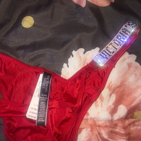 Red VS Brazilian panty - Picture 3 of 5